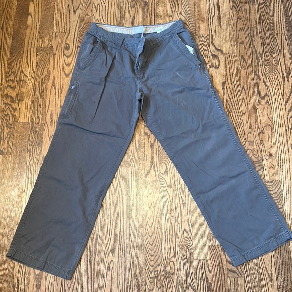 Columbia 36 x 30 gray straight leg cargo pants